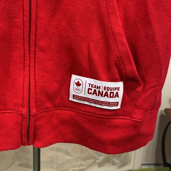 361. Hudson's Bay Men team Canada vest, size L - Picture 2 of 7